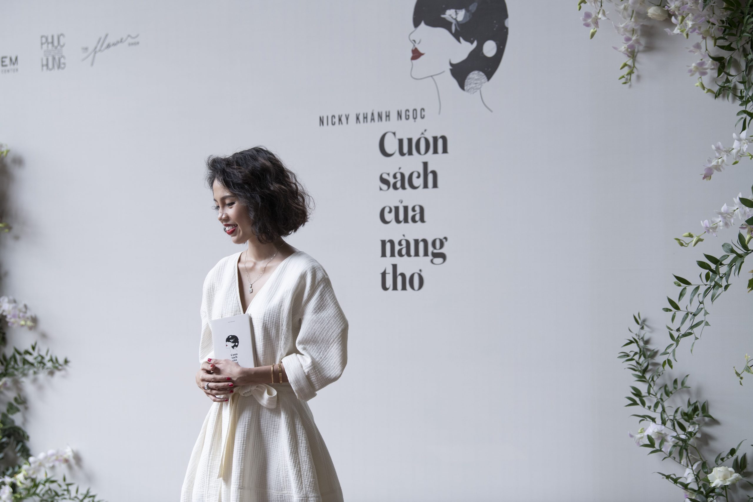 Nicky Khánh Ngọc trong lễ ra mắt cuốn sách của nàng thơ